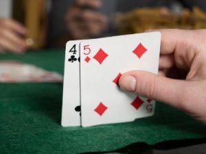 В Якутии мужчина осужден за вымогательство карточного долга, совершенное в исправительной колонии