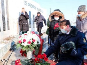 Сотрудники УФСИН приняли участие в церемонии возложения цветов к мемориалу «Журавли над Ильменем»