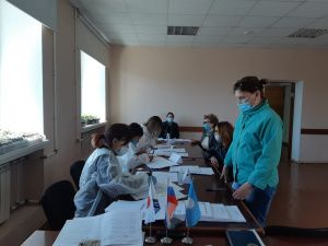 В Якутии на очных избирательных участках проголосовали первые избиратели