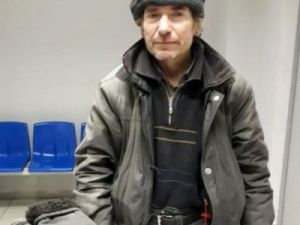 Бездомный мужчина живет в аэропорту Якутска в ожидании жилья