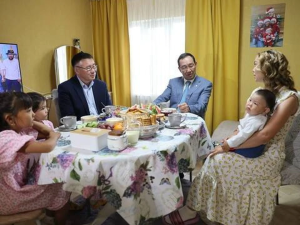 Глава Якутии Айсен Николаев посетил семью участника СВО