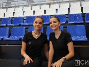 Многократные чемпионки мира Дина и Арина Аверины провели мастер-класс для юных гимнасток Якутии