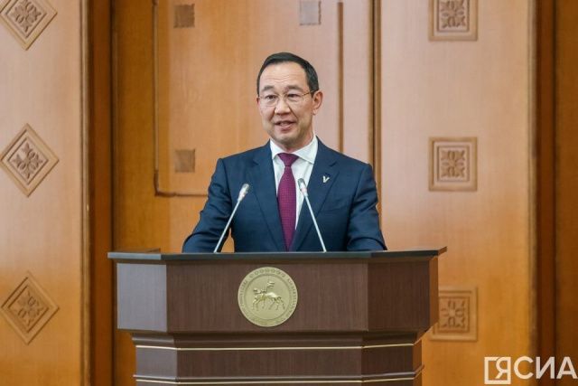 Глава Якутии поздравил педагогов с Днем учителя в России