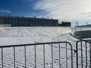 Якутян просят не ходить по наклонному ландшафту обновленной площади Якутска