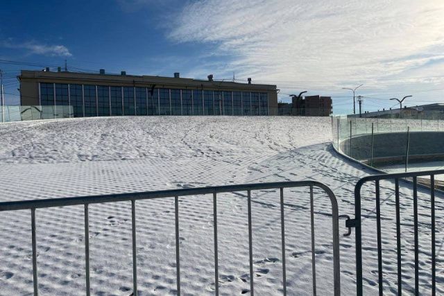 Якутян просят не ходить по наклонному ландшафту обновленной площади Якутска