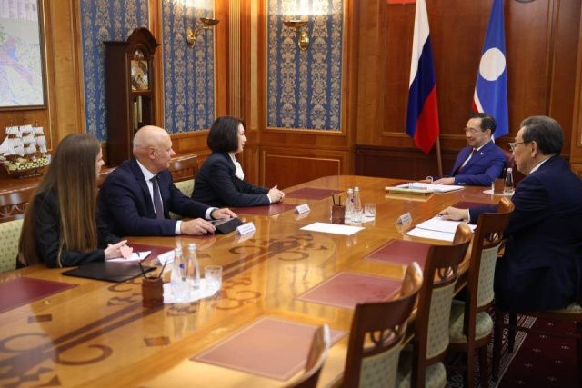 Глава Якутии провел встречу с начальником Дальневосточного управления Центрального банка РФ