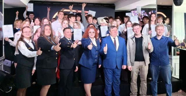 Посвящение в юные железнодорожники  и третий выпуск  профильных классов прошли в Культурном центре АО «АК «ЖДЯ»