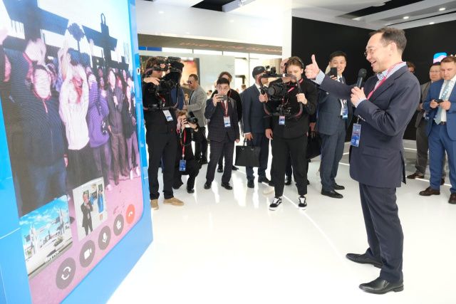 Айсен Николаев пообщался с молодежью республики по телемосту «Питер-Якутск» 