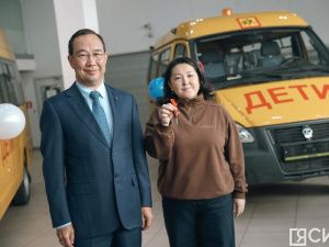 Двадцать новых автобусов передали школам и колледжам в Якутии