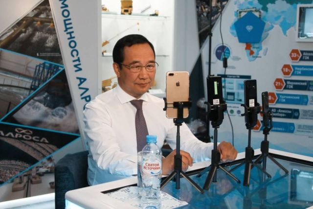 Глава Якутии ответит на вопросы в прямом эфире в социальных сетях