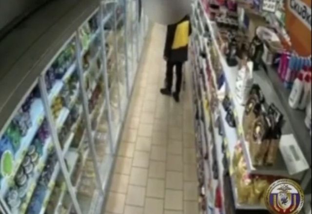 Сложил продукты в тележку, а затем в сумку: в Якутске задержан подозреваемый в краже