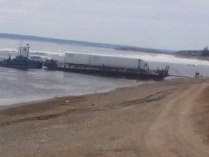 В Мохсоголлохе владелец судна начал нелегальную паромную переправу через Лену