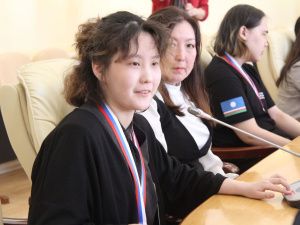 Михаил Николаев вручил Благодарности Главы Якутии Айсена Николаева победителям XXI молодежных Дельфийских Игр России