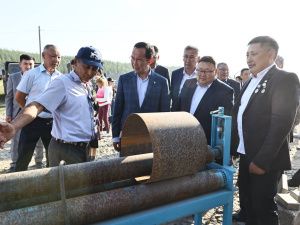 Глава Якутии поддержал предложение открыть в Усть-Алданском районе Якутии цех по производству сельхозтехники