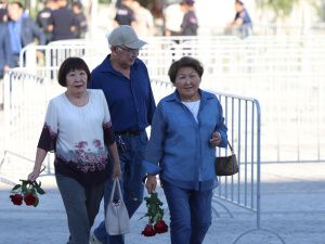 Якутяне нескончаемым потоком идут проститься с Михаилом Николаевым