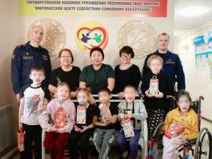 Сотрудники УФСИН посетили Хангаласский центр содействия семейному воспитанию
