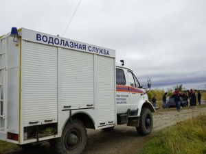 В Жатае спасатели-водолазы извлекли из реки автомашину с двумя погибшими