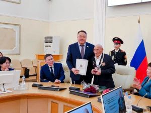 Альберт Семенов поздравил со столетним юбилеем Наума Трифоновича Слепцова