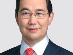 Айсен Николаев поздравляет с Днём защиты детей