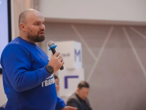 Айсен Николаев пригласил волонтеров и молодежных активистов Якутии участвовать в предварительном голосовании «Единой России»