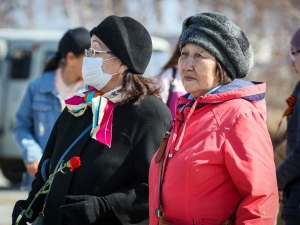 В Якутске возложили цветы в Парке Победы в честь памяти о воинах-якутянах и тружениках тыла