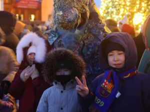 В Якутии зажгли огни первой новогодней ёлки в стране