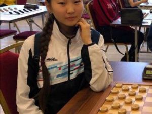 Семиклассница из Якутии завоевала золотую медаль на чемпионате России по шашкам среди взрослых
