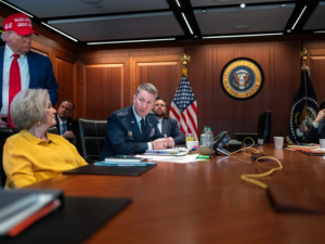 Белый дом показал Трампа и его команду во время нанесения ударов по Ирану