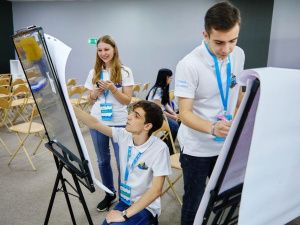 Почти 700 тысяч школьников из всех регионов России принимают участие в олимпиаде «Ближе к Дальнему»