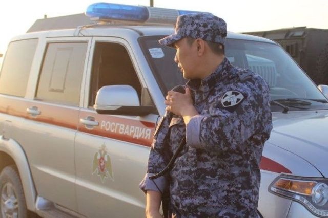 Патруль Росгвардии задержал нетрезвую жительницу Якутска, у которой изъято запрещенное вещество