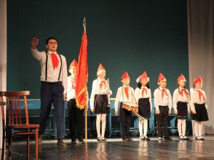 Театр юного зрителя Якутии показал спектакль «Дьикти саас»