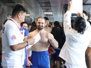 «Мясорубка» ветеранов и главное противостояние. В Бишкеке стартует чемпионат мира по мас-рестлингу