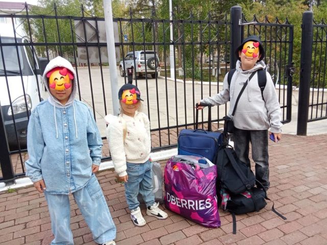 Дети пока вернулись в семью: У многодетной матери пытаются забрать троих детей