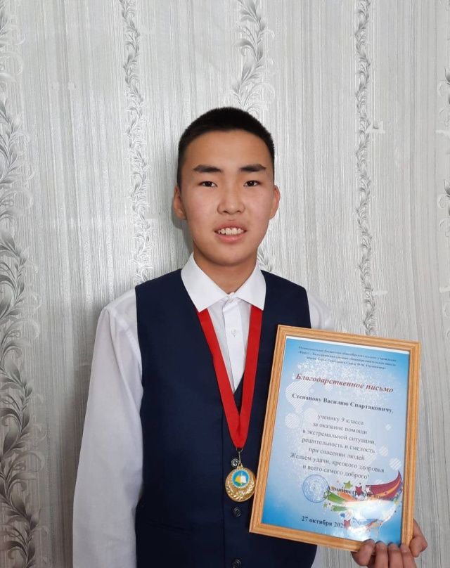 16-летний герой из Якутии рассказал о том, как спас придавленного автомобилем человека