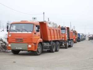 В Якутске устраняют последствия обильных снегопадов