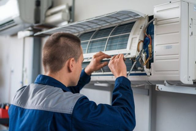 У жителей Дальнего Востока вырос спрос на ремонт водонагревателей и кондиционеров