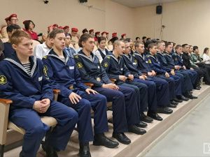 Юнармейцы, курсанты и кадеты встретились с отцом Героя России Дмитрия Егорова
