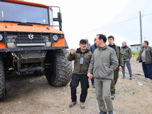 Глава Якутии встретился с участниками арктической экспедиции на вездеходах «Бурлак»