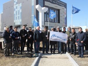 Сотрудники авиакомпании «Якутия» почтили память героев перегоночной трассы «Аляска-Сибирь»