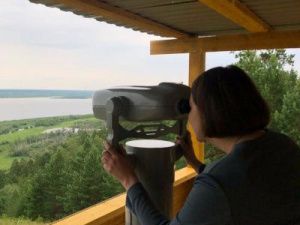 На Табагинском мысе построили смотровую площадку. Там есть бинокль