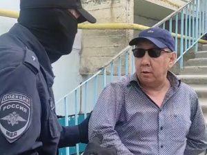 Рука депутата: помощник Аммосова из КПРФ зовёт якутян на незаконные митинги