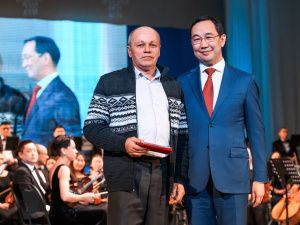 Айсен Николаев поздравил коммунальщиков Якутии с профессиональным праздником