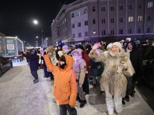 Фоторепортаж: зажжение новой новогодней ёлки в Якутске