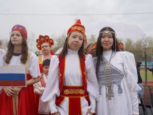 В СОШ №13 г.Якутска прошёл фестиваль «В семье единой»