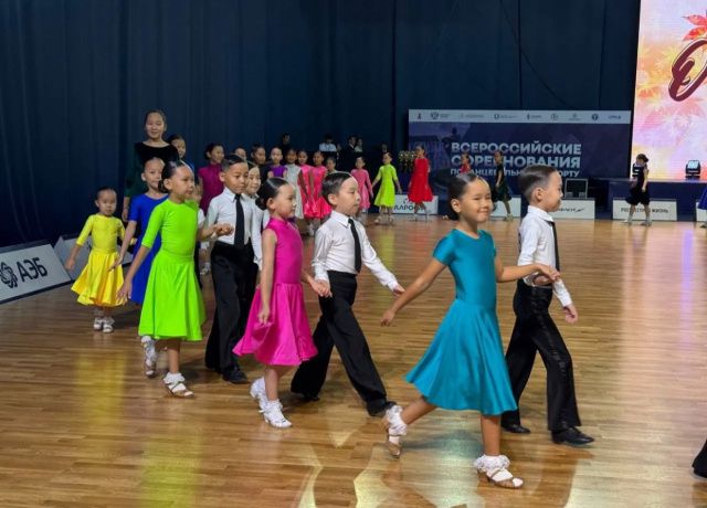 В Якутске стартовали соревнования по танцевальному спорту «Осенний вальс»