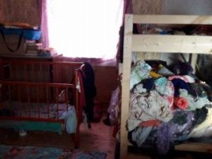 В Амгинском улусе женщину, оставившую четверых детей дома одних на два дня, приговорили к обязательным работам