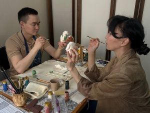 Чемпион с женой самолично изготовили подарки родителям