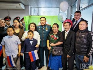 В аэропорту Якутска торжественно встретили Героя России Родимира Максимова