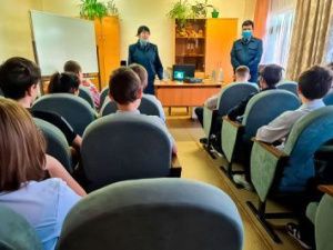 Сотрудники уголовно-исполнительной инспекции и исправительного центра проводят профилактическую работу с несовершеннолетними