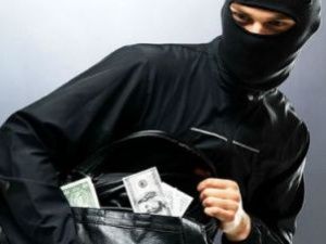 Житель Якутска обворовал соседку по общежитию